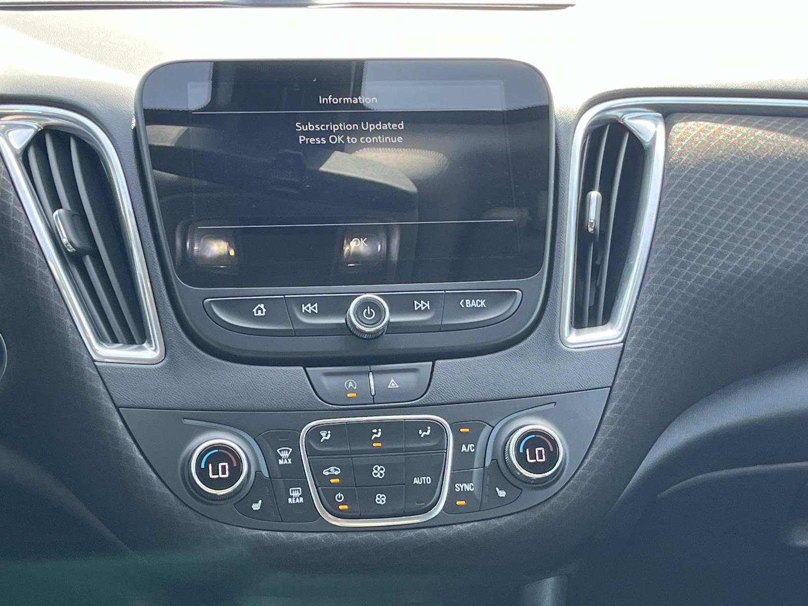 Used 2021 Chevrolet Malibu LT FWD image 14