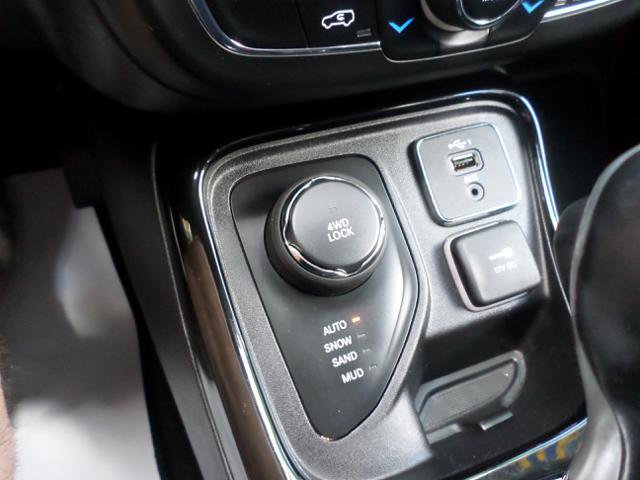 Used 2020 Jeep Compass Limited AWD/4WD image 19