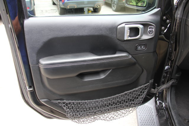 Used 2018 Jeep Wrangler Unlimited Sahara AWD/4WD image 16
