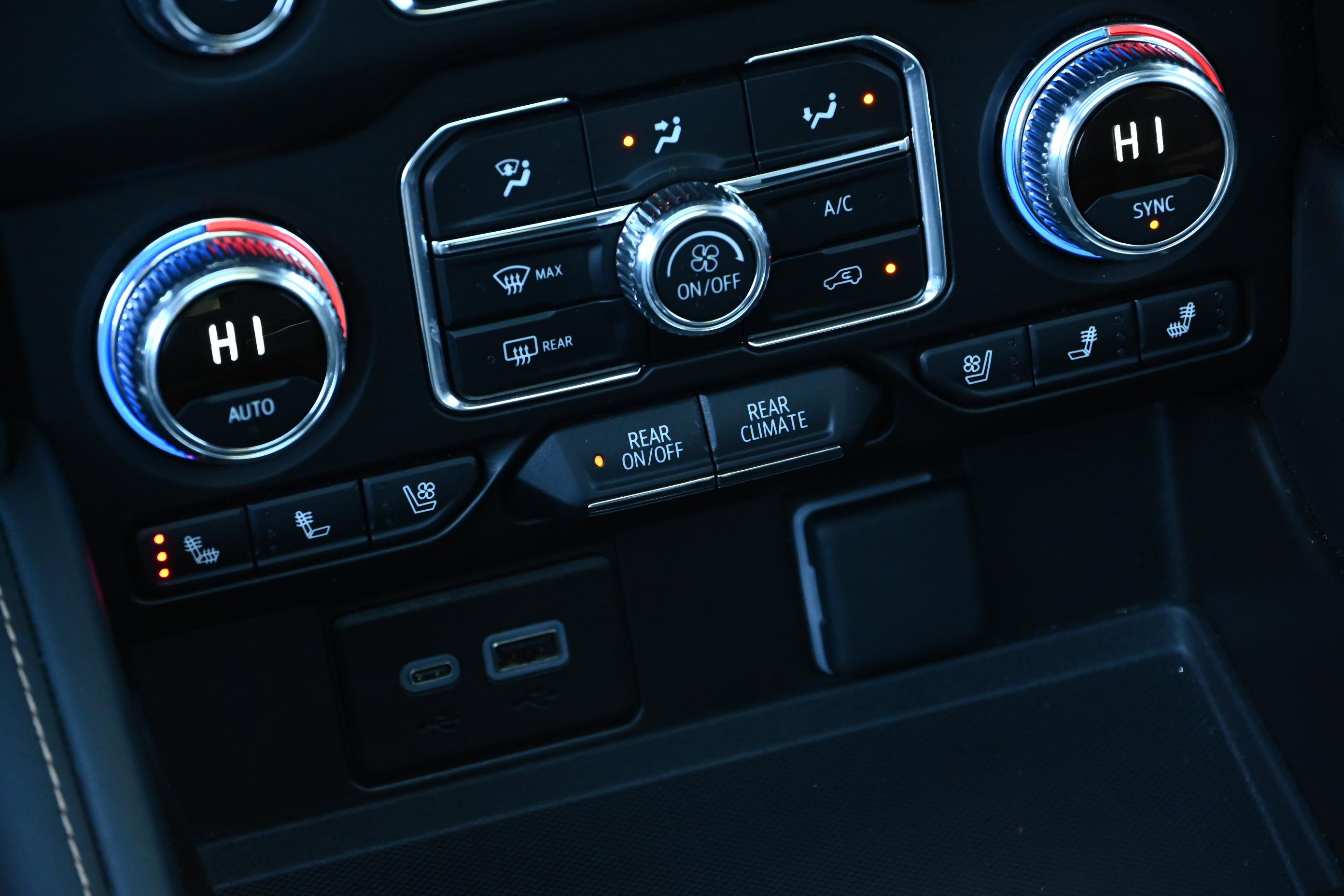 Used 2024 GMC Yukon AT4 w/ Technology Package image 37