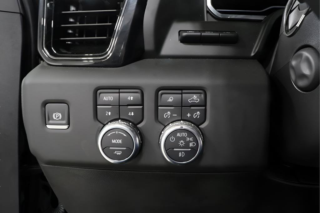 Used 2025 GMC Sierra 1500 AT4 w/ Technology Package image 19