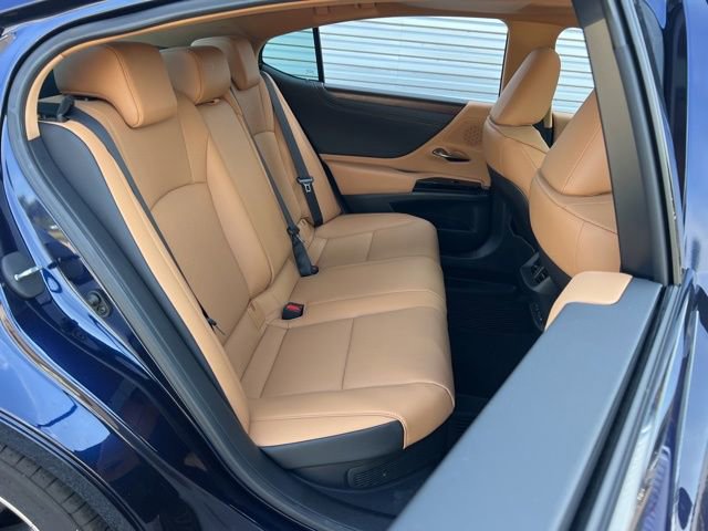 Used 2025 Lexus ES 300h w/ Premium Package image 34