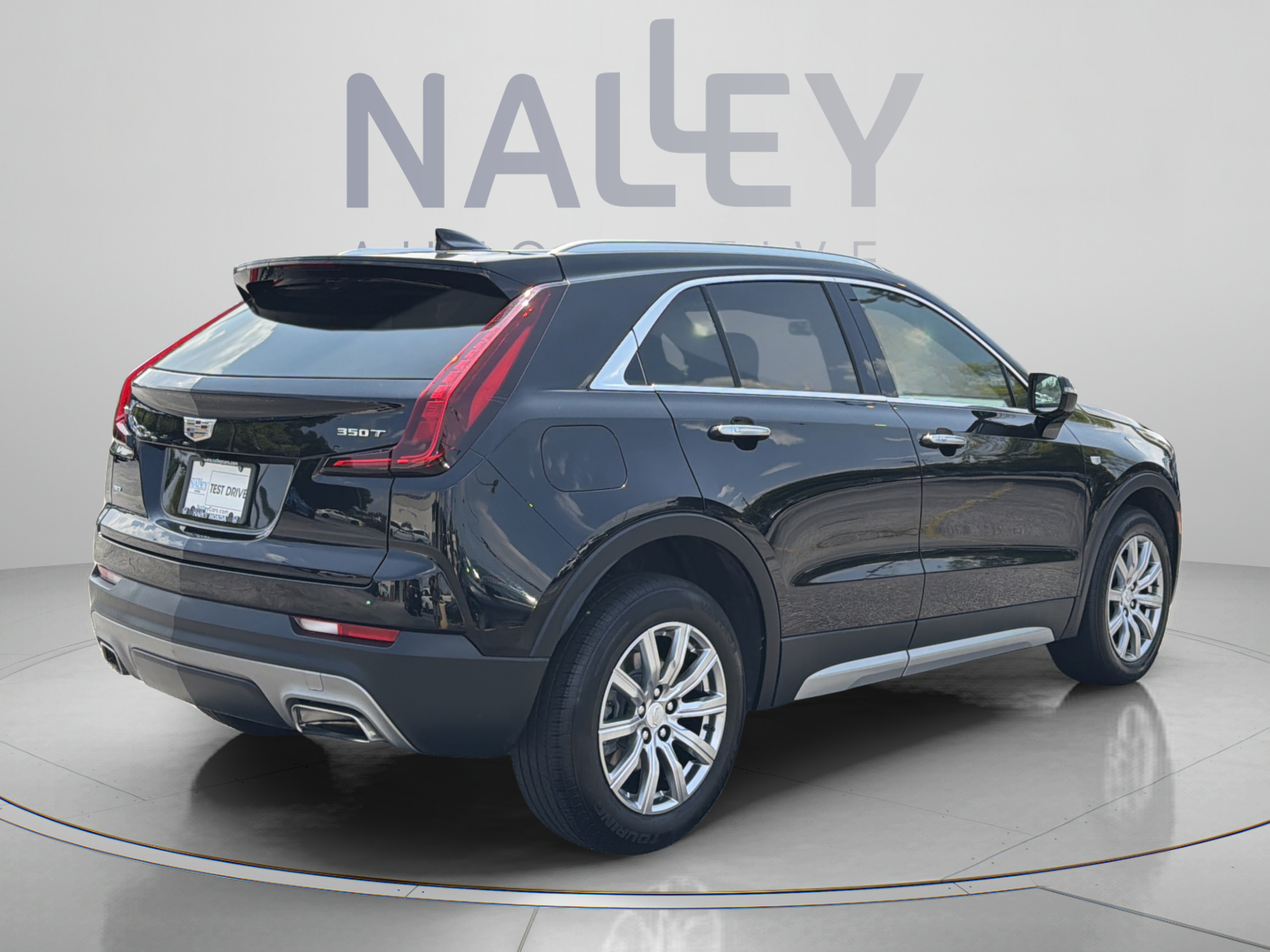 Used 2023 Cadillac XT4 Premium Luxury w/ Cold Weather Package AWD/4WD image 5