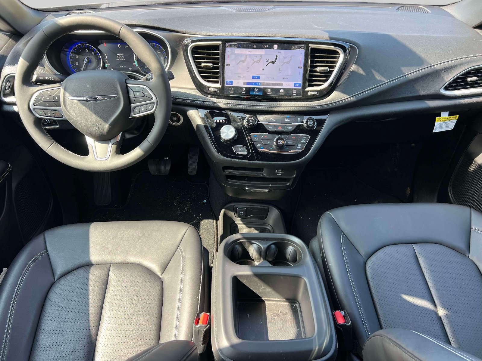 Used 2026 Chrysler Pacifica Select FWD image 2