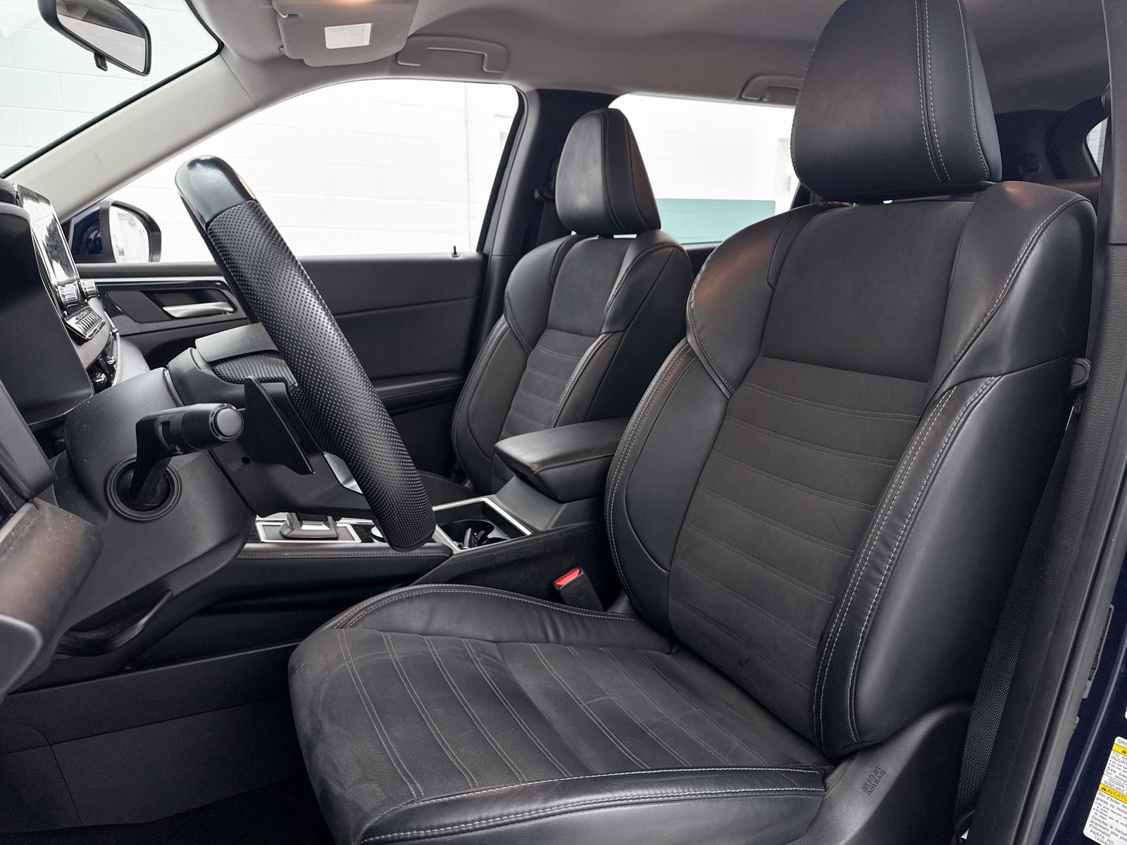 Used 2023 Mitsubishi Outlander SE image 18