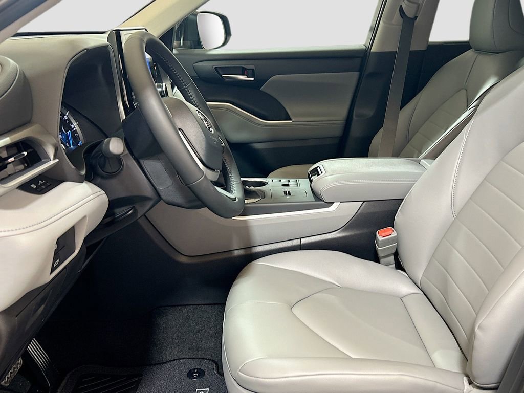 New 2026 Toyota Highlander XLE image 19
