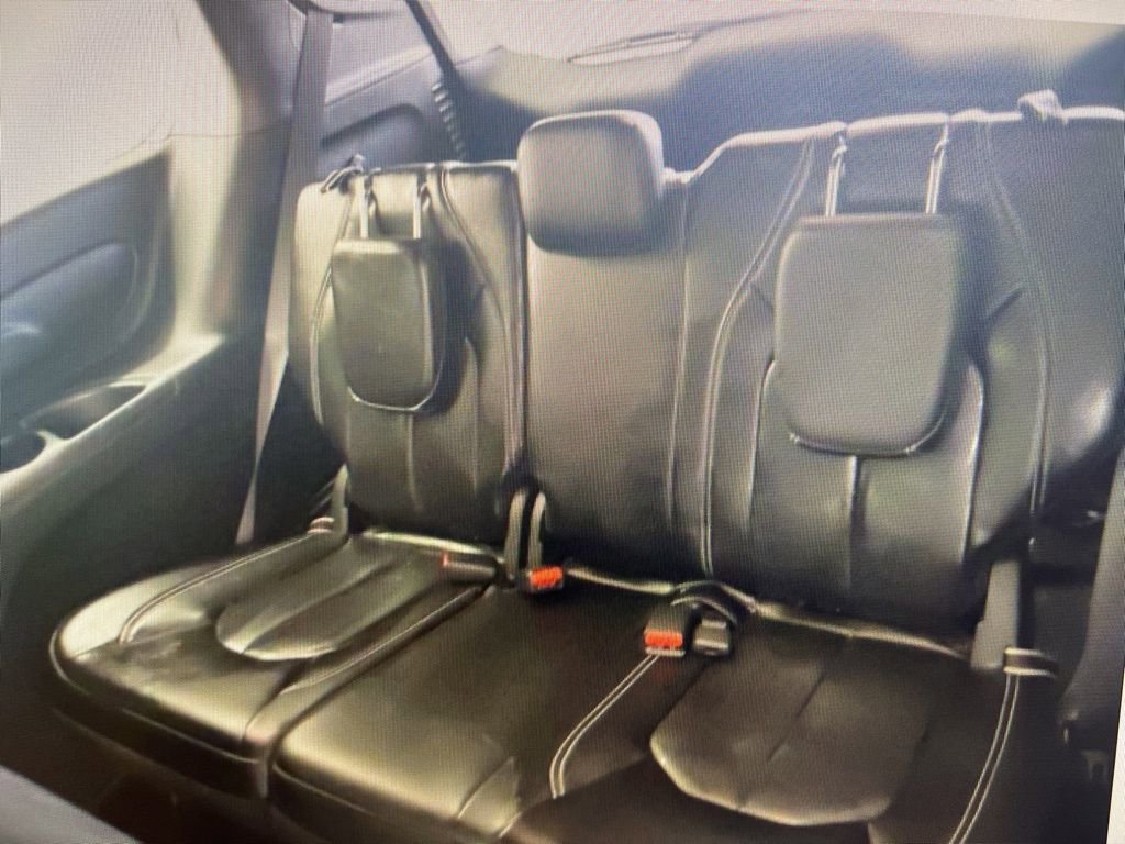 Used 2023 Chrysler Pacifica Touring-L w/ S Appearance Package image 8
