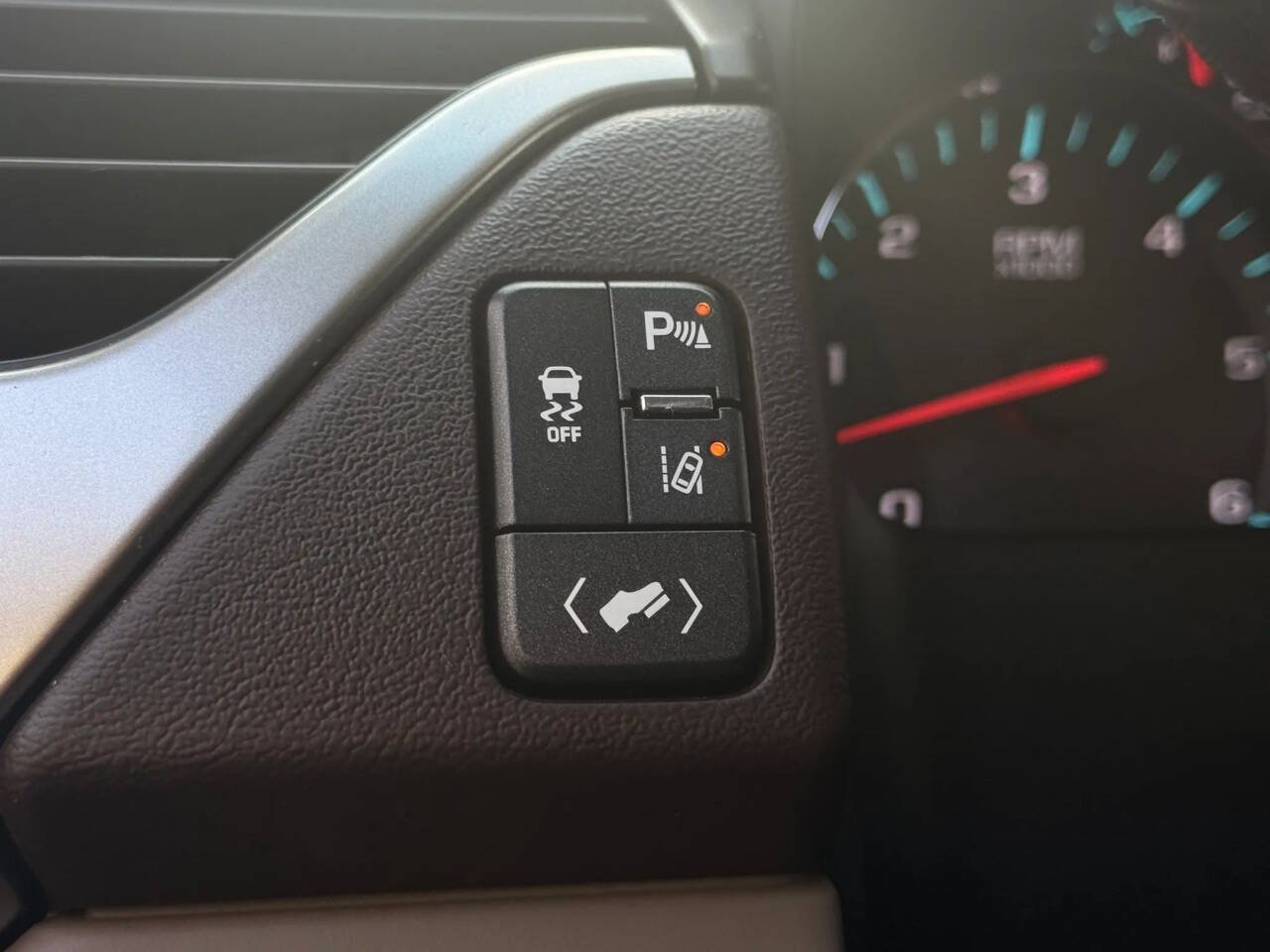 Used 2015 Chevrolet Suburban LT AWD/4WD image 16