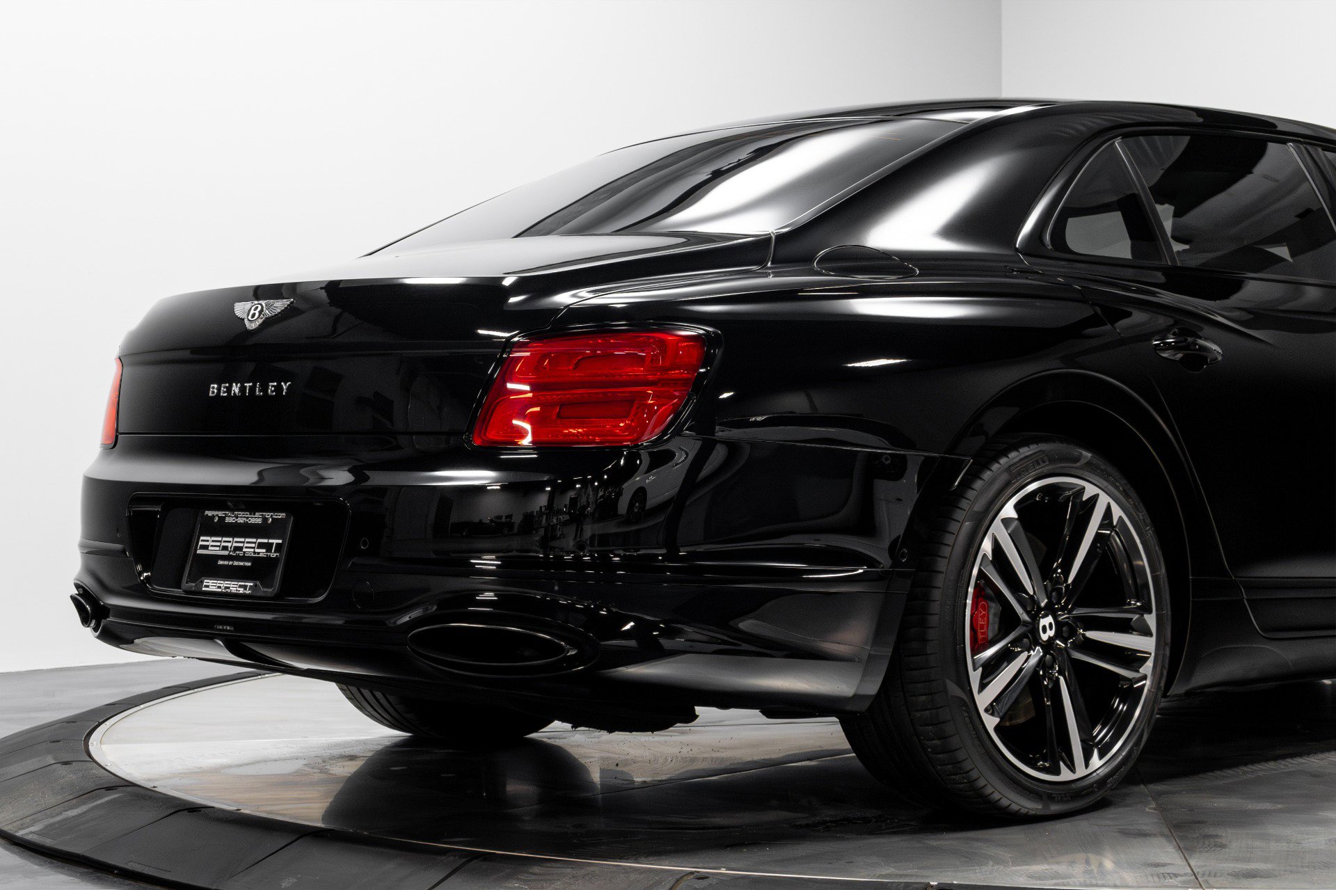 Used 2021 Bentley Flying Spur W12 image 16