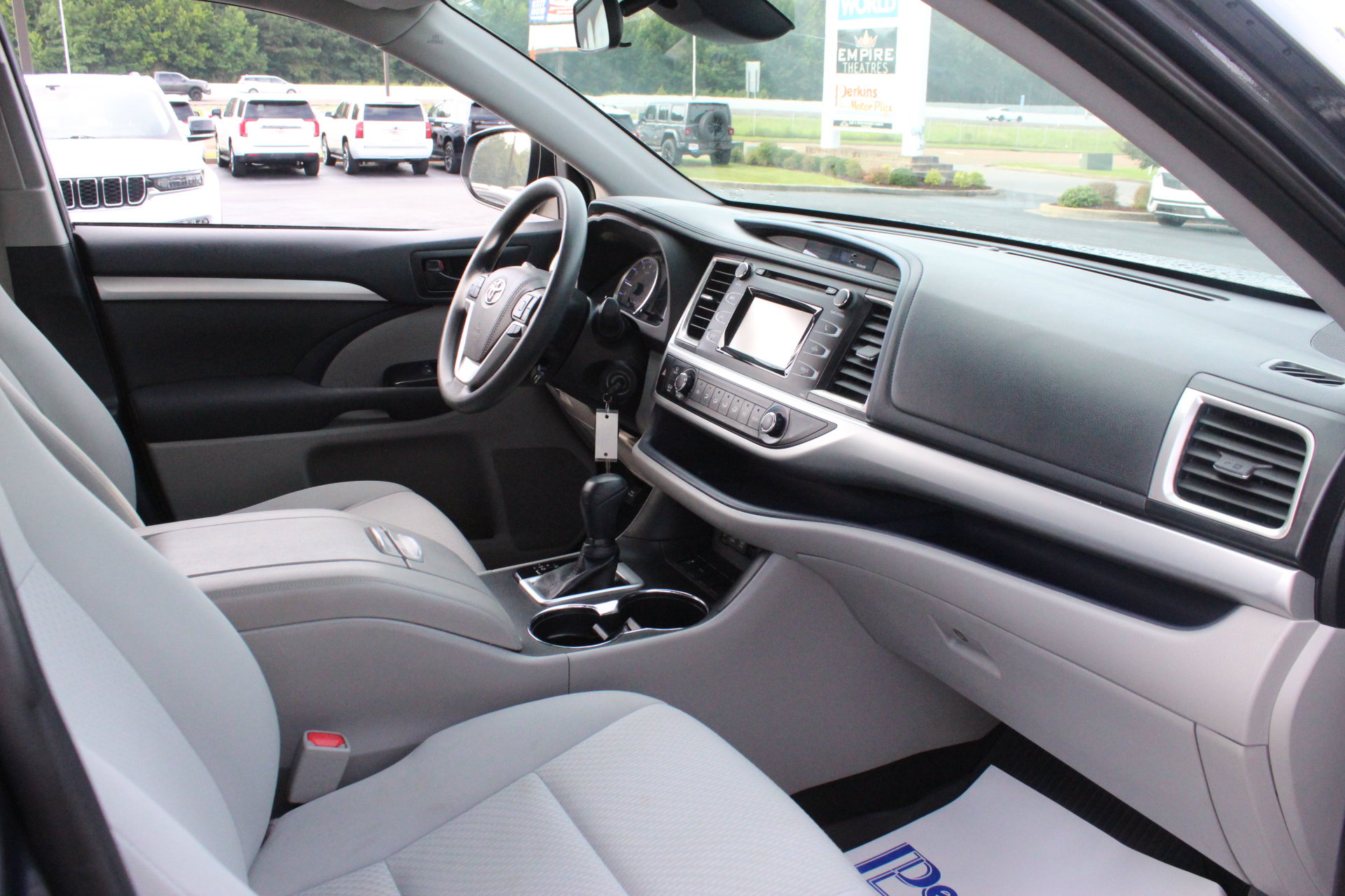 Used 2019 Toyota Highlander LE FWD image 32
