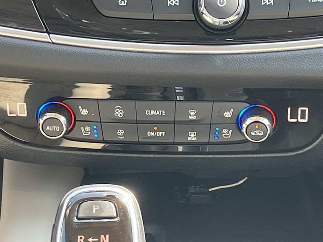 Used 2018 Buick Enclave Premium w/ Experience Buick Package FWD image 17