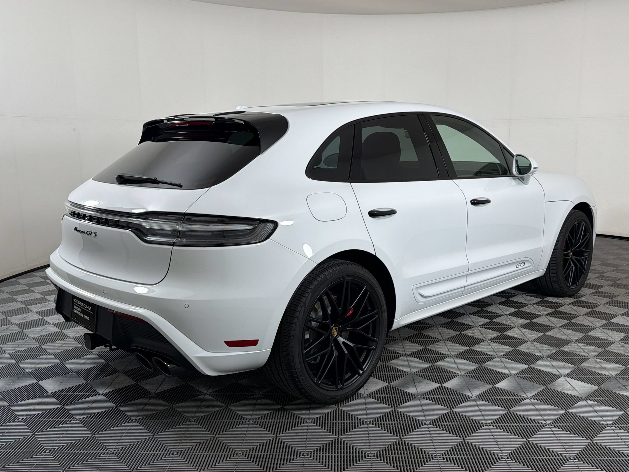 Used 2025 Porsche Macan GTS AWD/4WD image 10