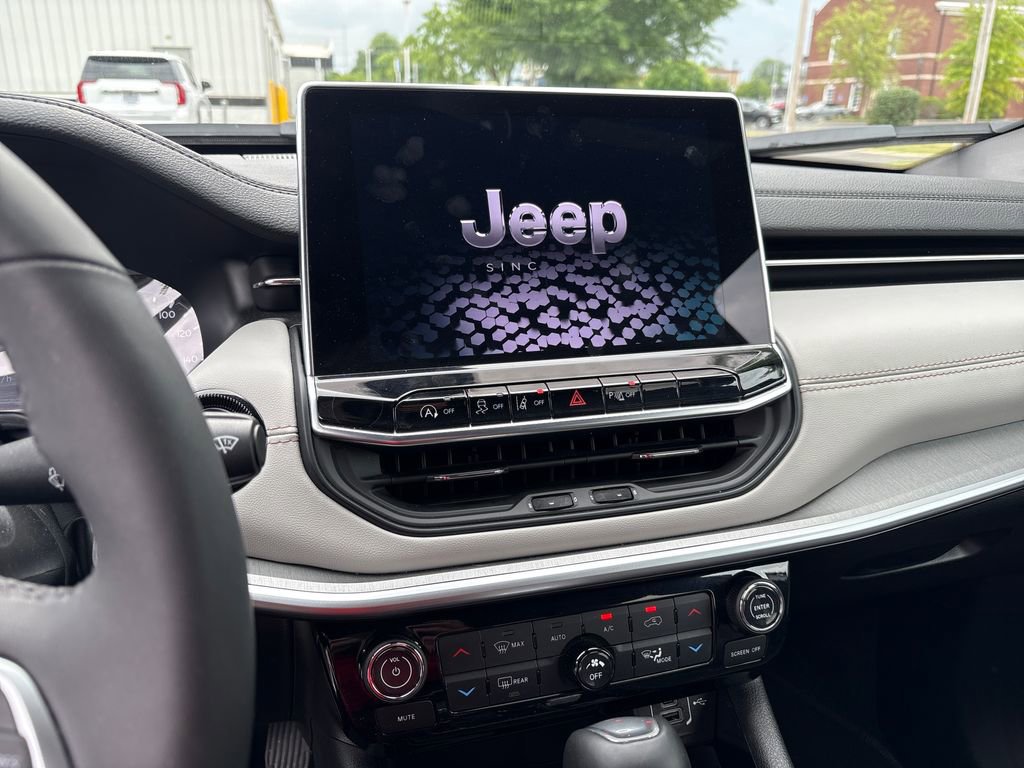 Used 2026 Jeep Compass Limited AWD/4WD image 17