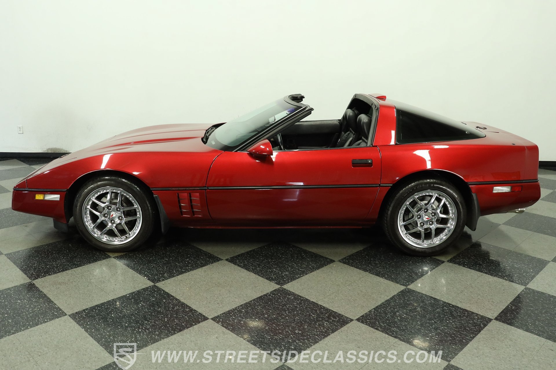 Used 1990 Chevrolet Corvette Coupe RWD image 2