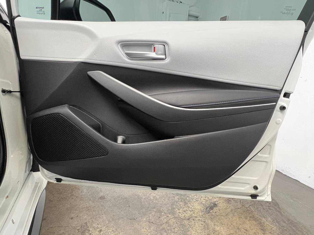 Used 2020 Toyota Corolla SE FWD image 11