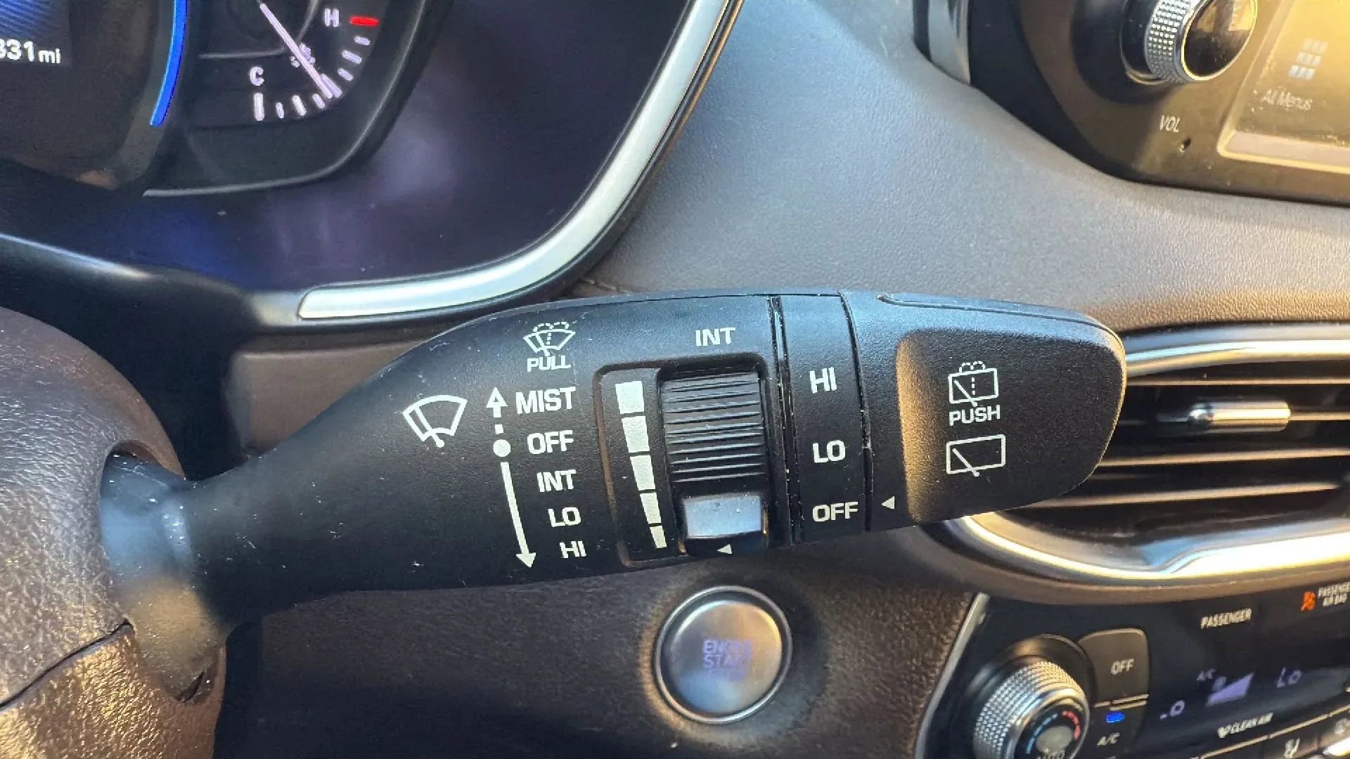 Used 2019 Hyundai Santa Fe SEL image 13