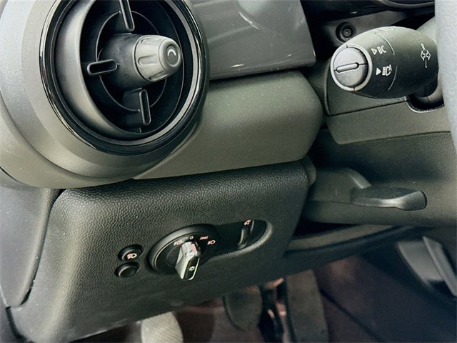 Used 2022 MINI Cooper 4-Door Hardtop image 10