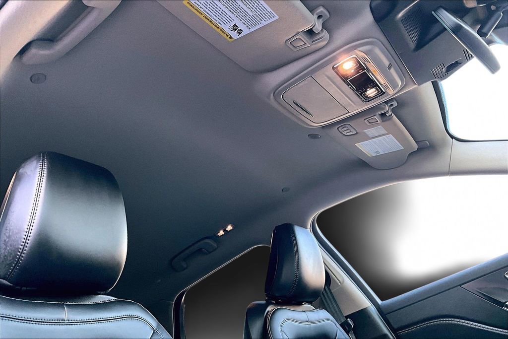 Used 2025 Lincoln Corsair Reserve image 22