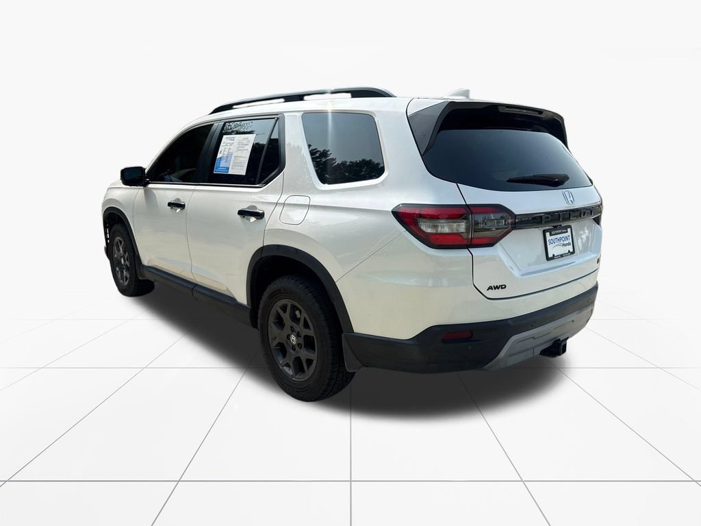 Used 2025 Honda Pilot TrailSport image 6