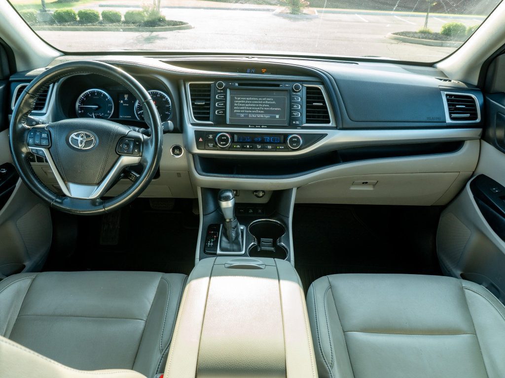 Used 2016 Toyota Highlander XLE AWD/4WD image 22