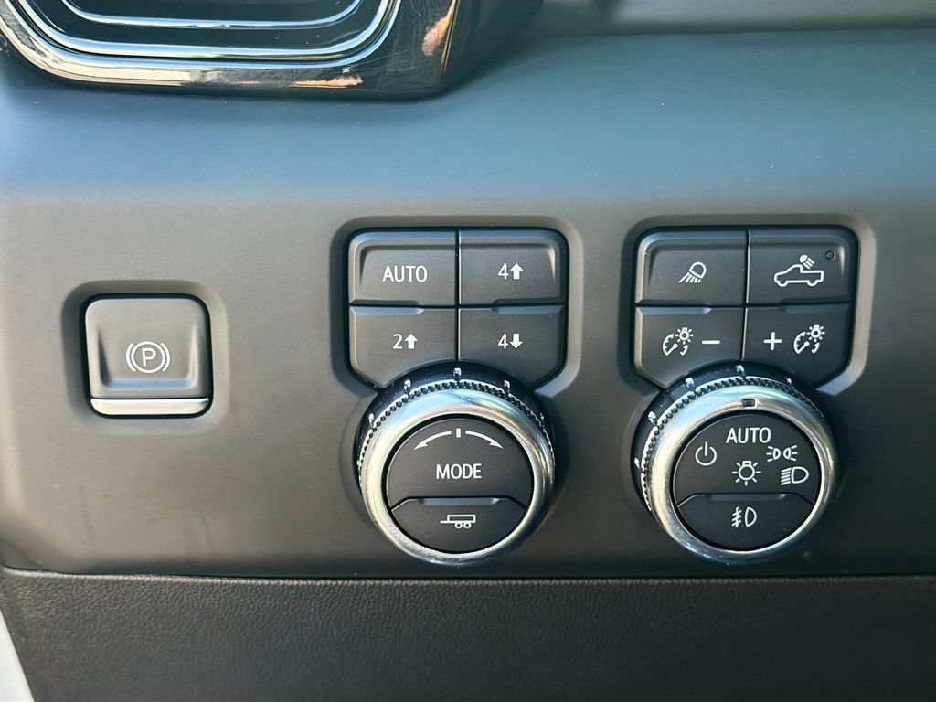 Used 2023 GMC Sierra 1500 AT4 w/ AT4 Premium Package AWD/4WD image 32