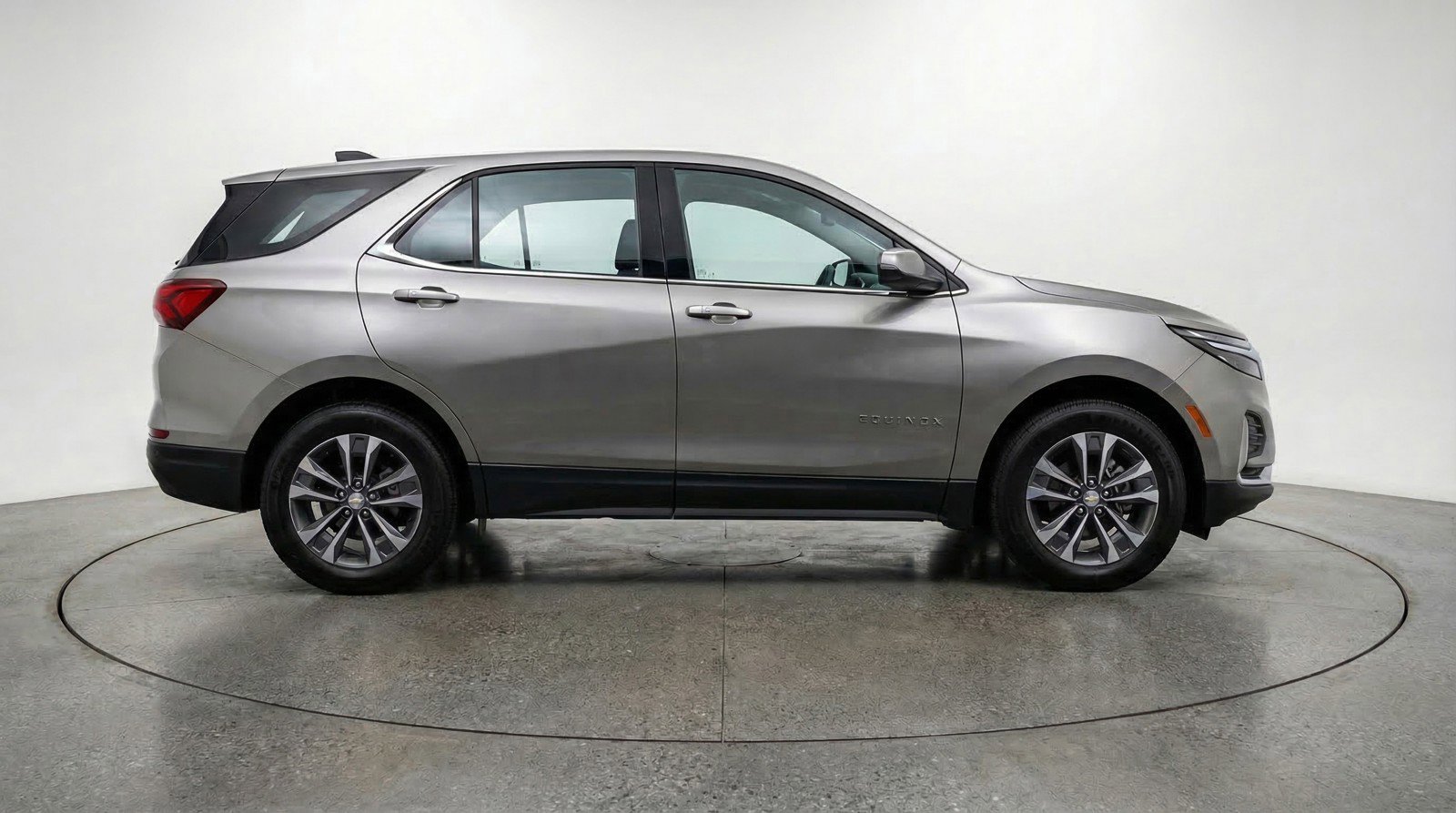 Used 2025 Chevrolet Equinox LT FWD image 11