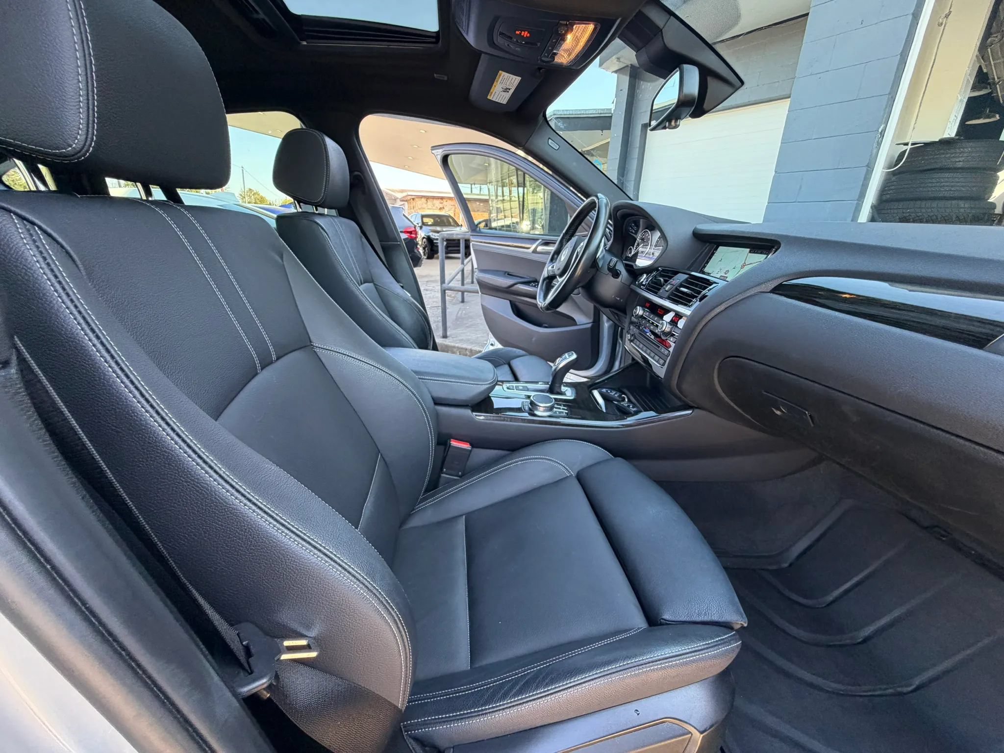 Used 2017 BMW X4 xDrive28i w/ Premium Package Enhanced AWD/4WD image 15