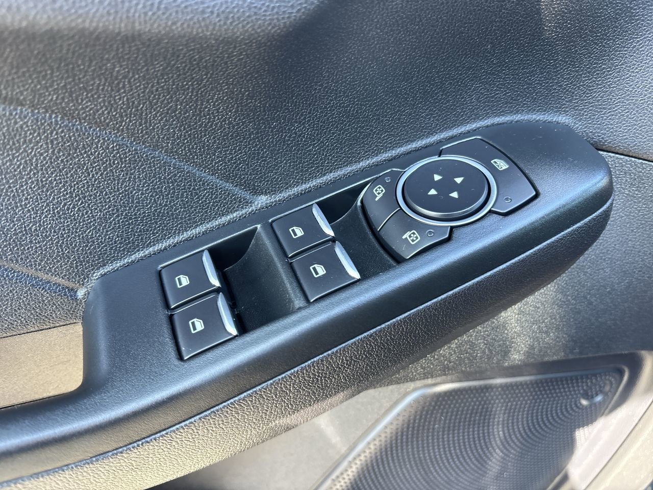 Used 2022 Ford Escape SEL w/ SEL Stealth AWD Package image 34