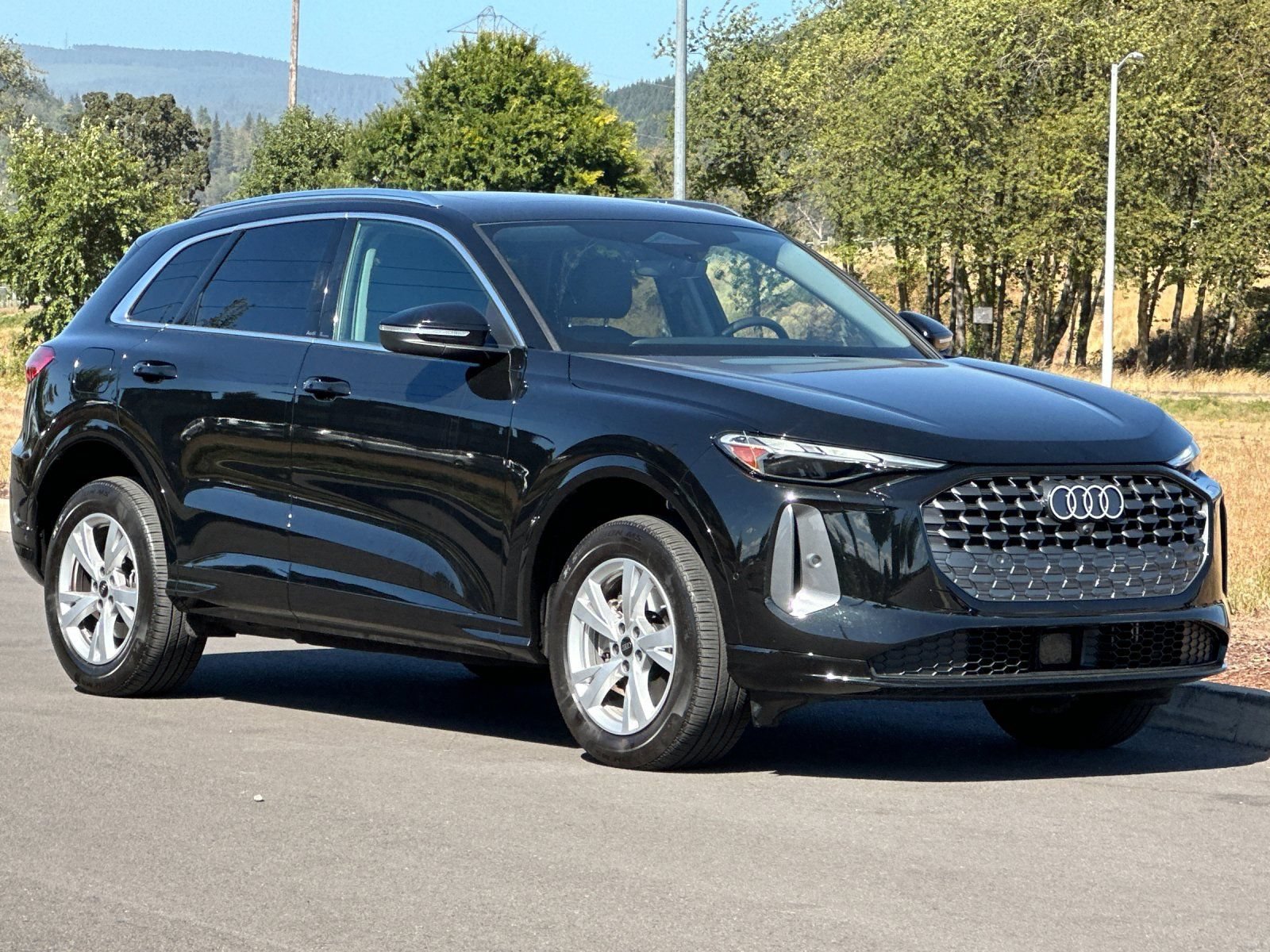 Used 2025 Audi Q5 Premium w/ Convenience Package AWD/4WD image 1
