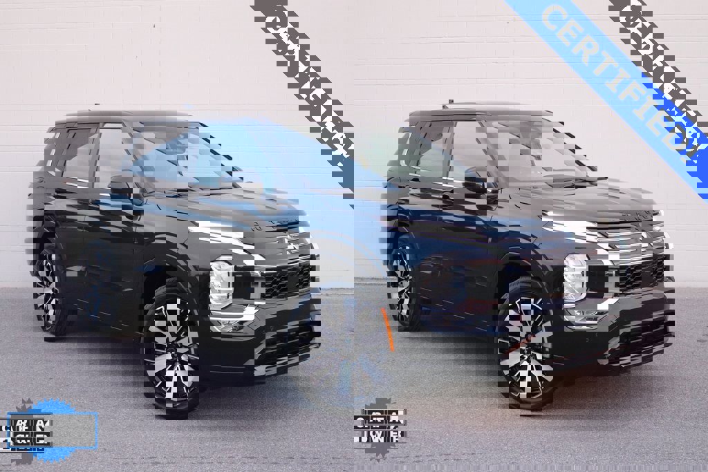 Used 2025 Mitsubishi Outlander SE image 1