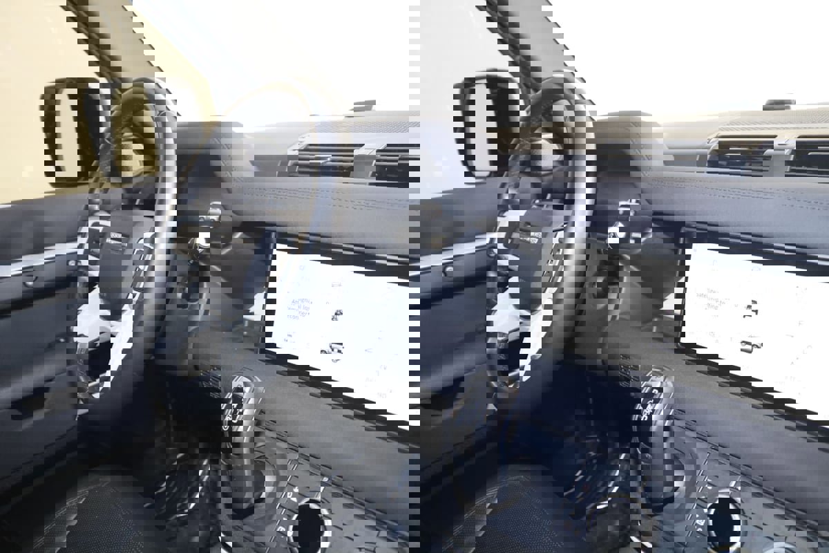 Used 2023 Land Rover Defender 110 SE image 49