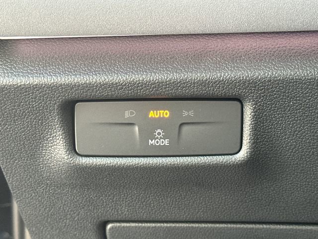 Used 2026 Volkswagen Tiguan SE FWD image 33