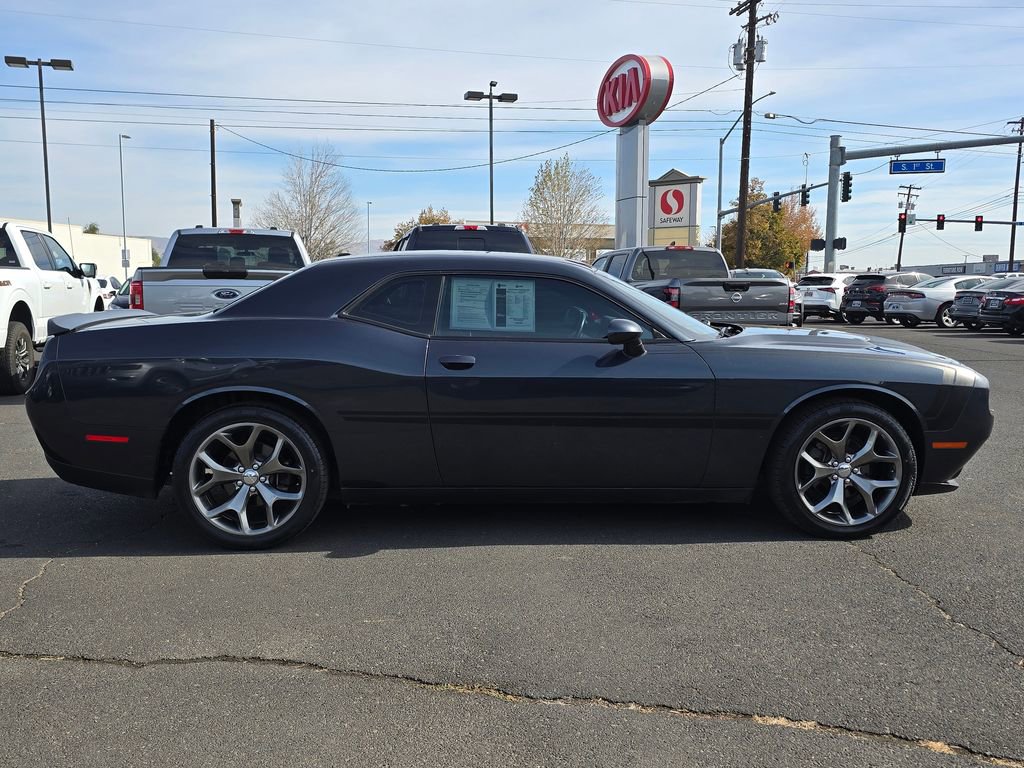 Used 2016 Dodge Challenger SXT w/ Driver Convenience Group image 6