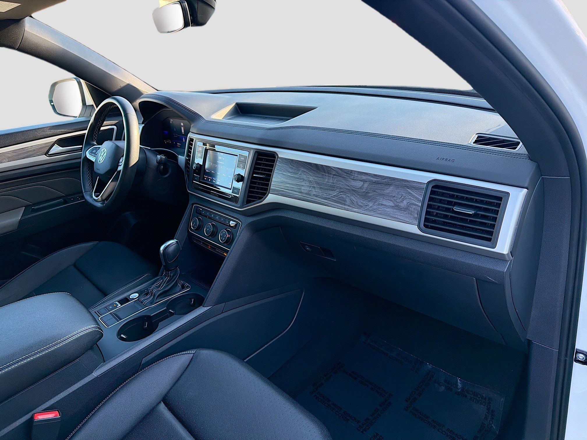 Used 2023 Volkswagen Atlas Cross Sport SE image 31