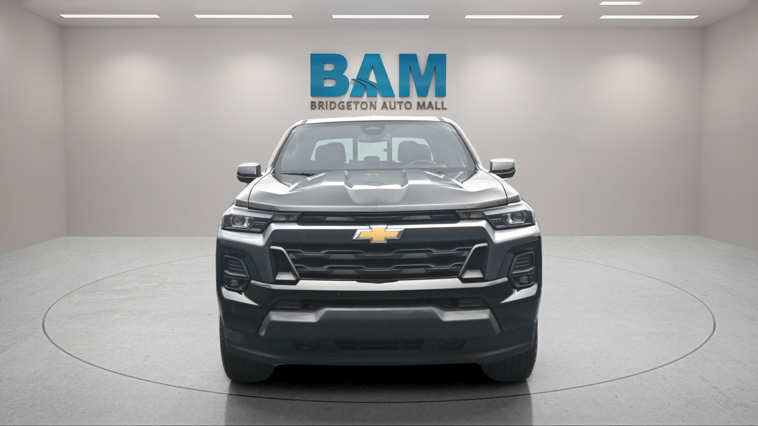 Used 2024 Chevrolet Colorado LT w/ LT Convenience Package III AWD/4WD image 2