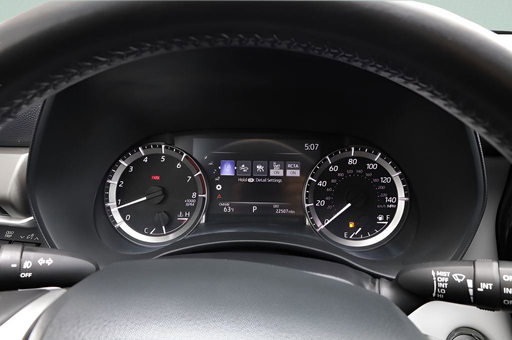 Used 2023 Toyota Highlander LE AWD/4WD image 35