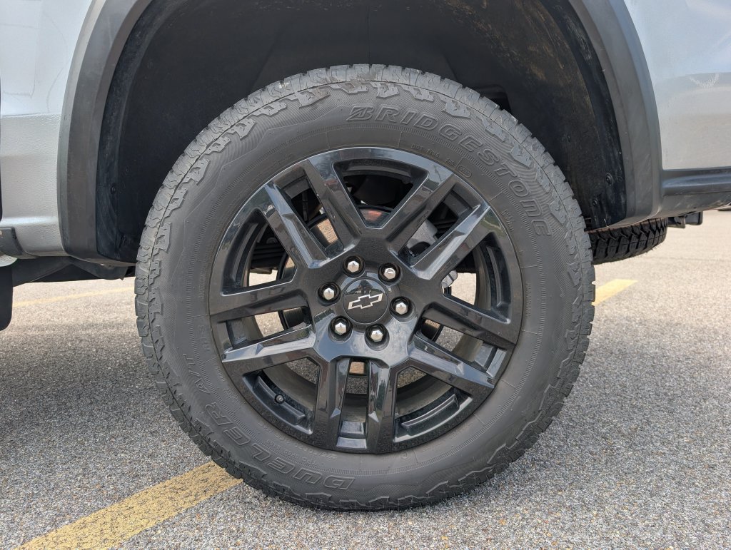 Used 2025 Chevrolet Colorado Trail Boss AWD/4WD image 32