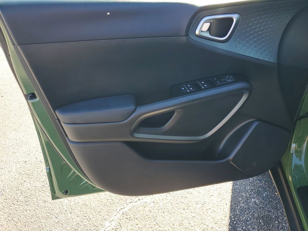 Used 2023 Kia Soul EX image 8