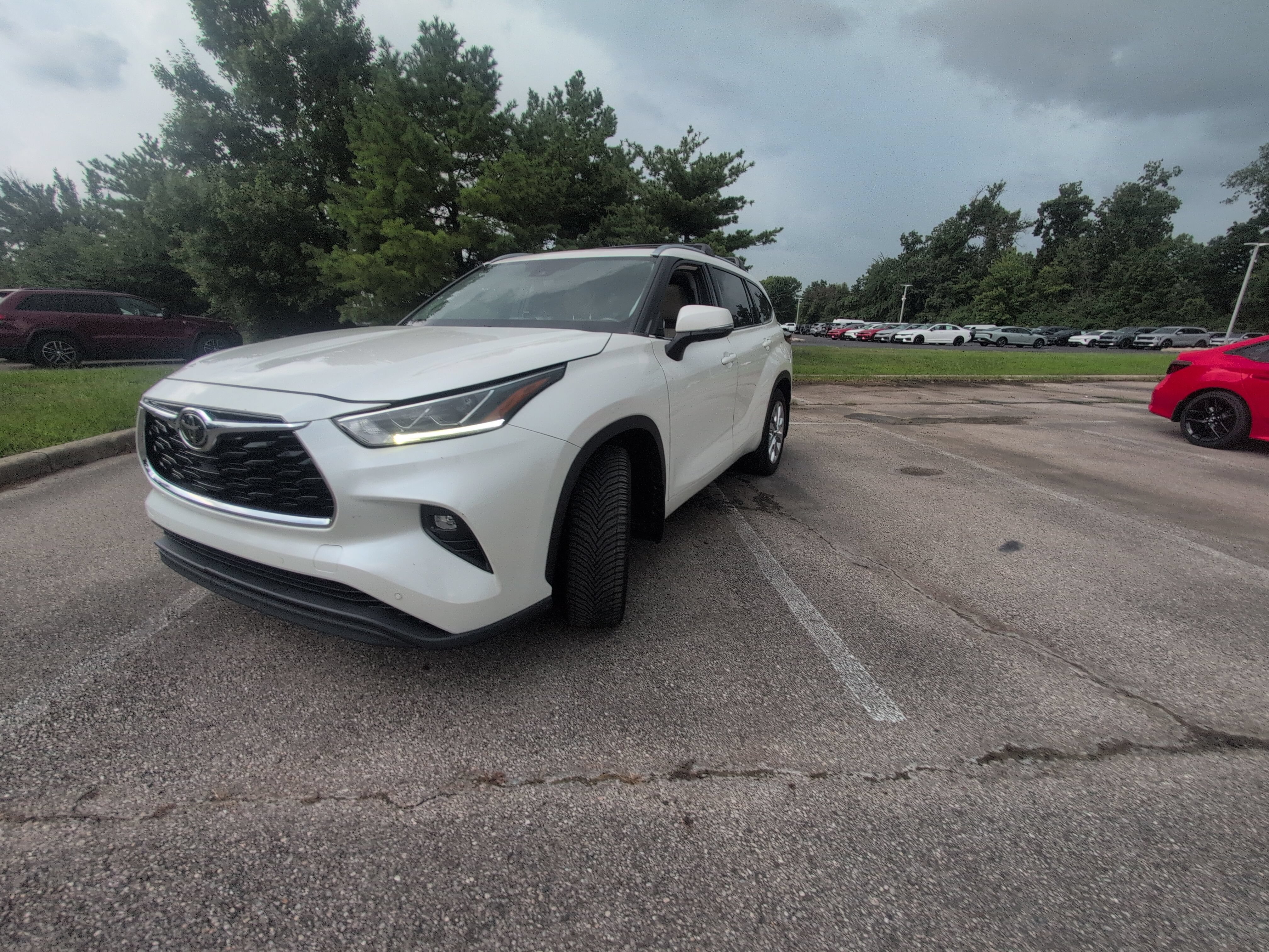 Used 2020 Toyota Highlander Limited AWD/4WD image 16