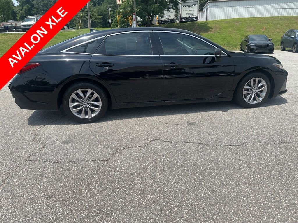 Certified 2019 Toyota Avalon XLE w/ Moonroof Package FWD image 8