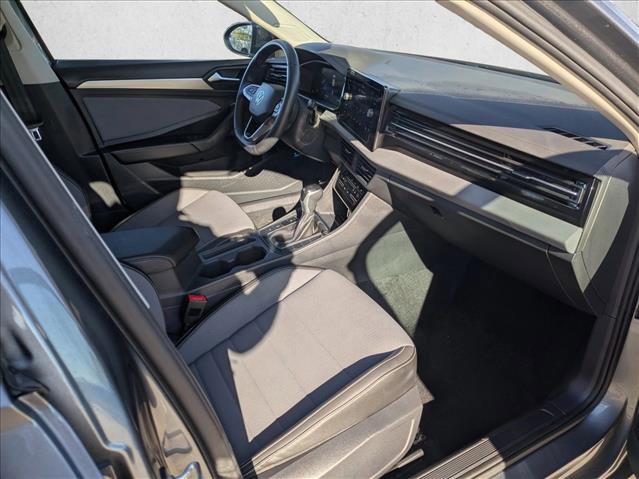 Used 2025 Volkswagen Jetta SE FWD image 18