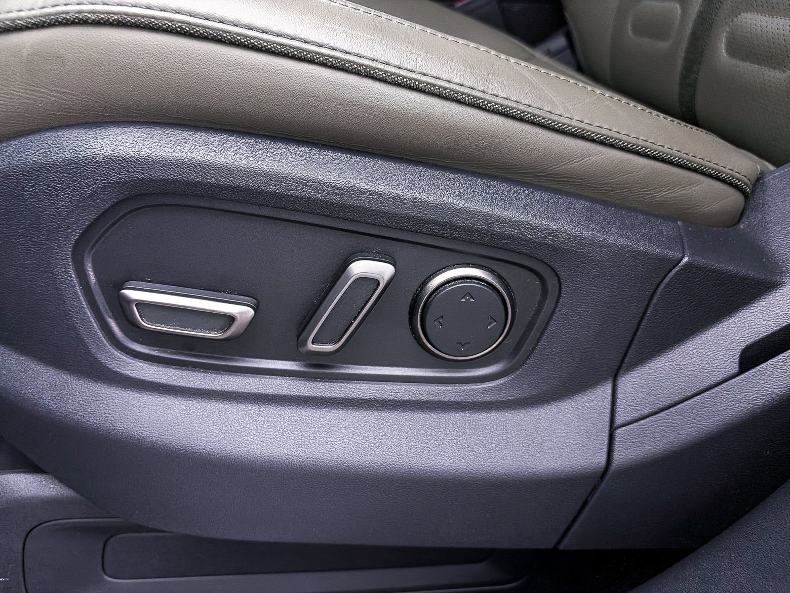 Used 2024 Rivian R1S Adventure AWD/4WD image 20