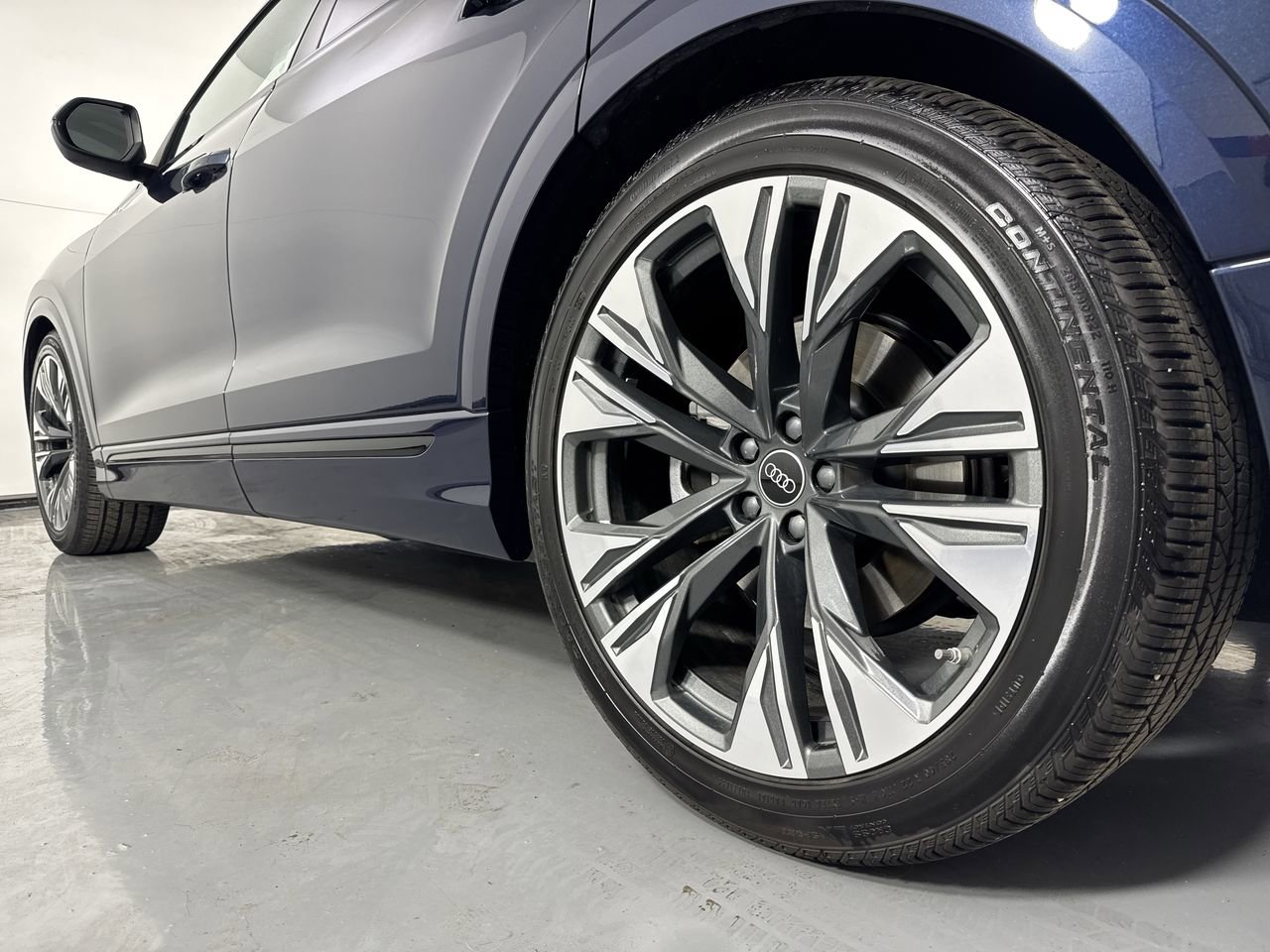 Used 2025 Audi Q8 Prestige AWD/4WD image 3