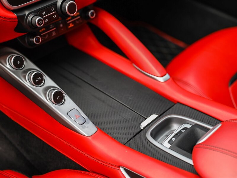 Used 2017 Ferrari GTC4Lusso AWD/4WD image 13