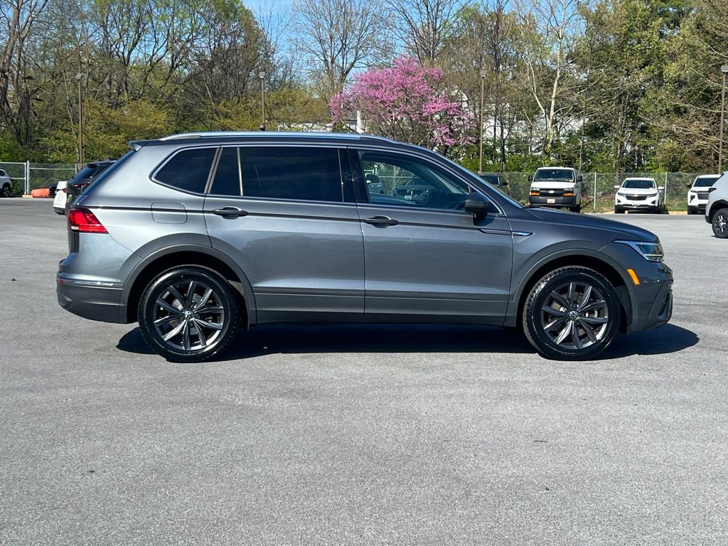 Used 2023 Volkswagen Tiguan SE FWD image 3