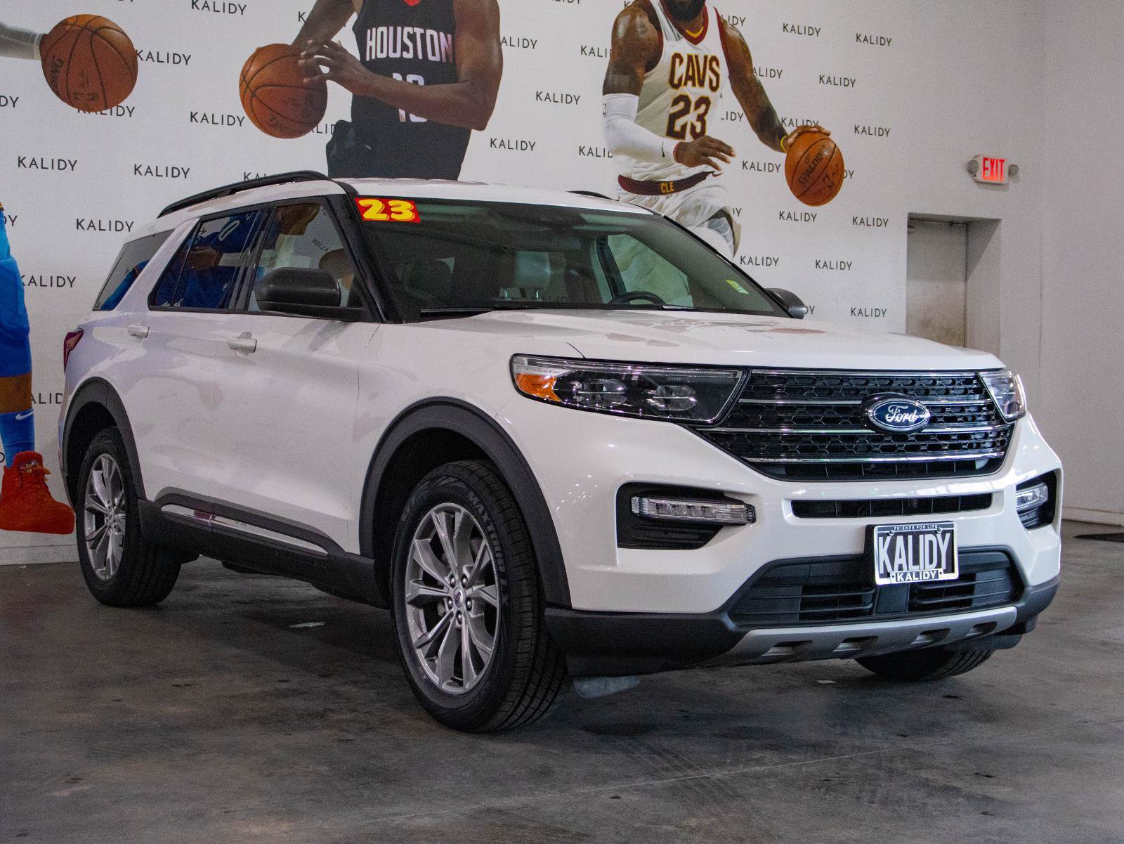 Used 2023 Ford Explorer XLT w/ Equipment Group 202A image 18