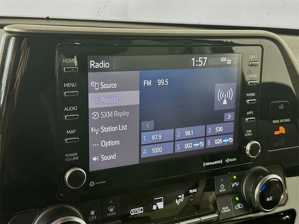 Used 2022 Toyota Highlander LE image 17