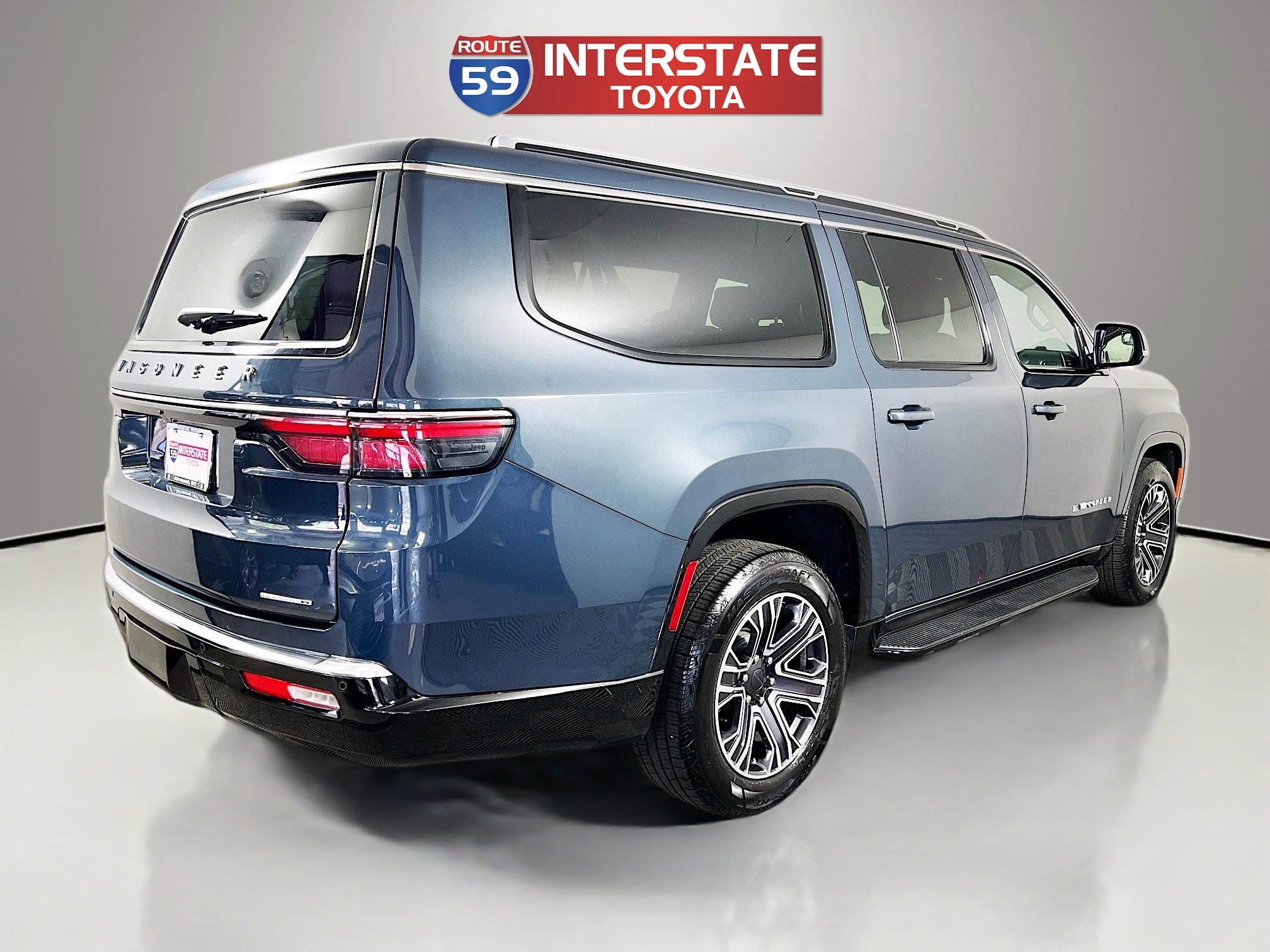 Used 2024 Jeep Wagoneer L Series II w/ Flexible Seating Group image 7