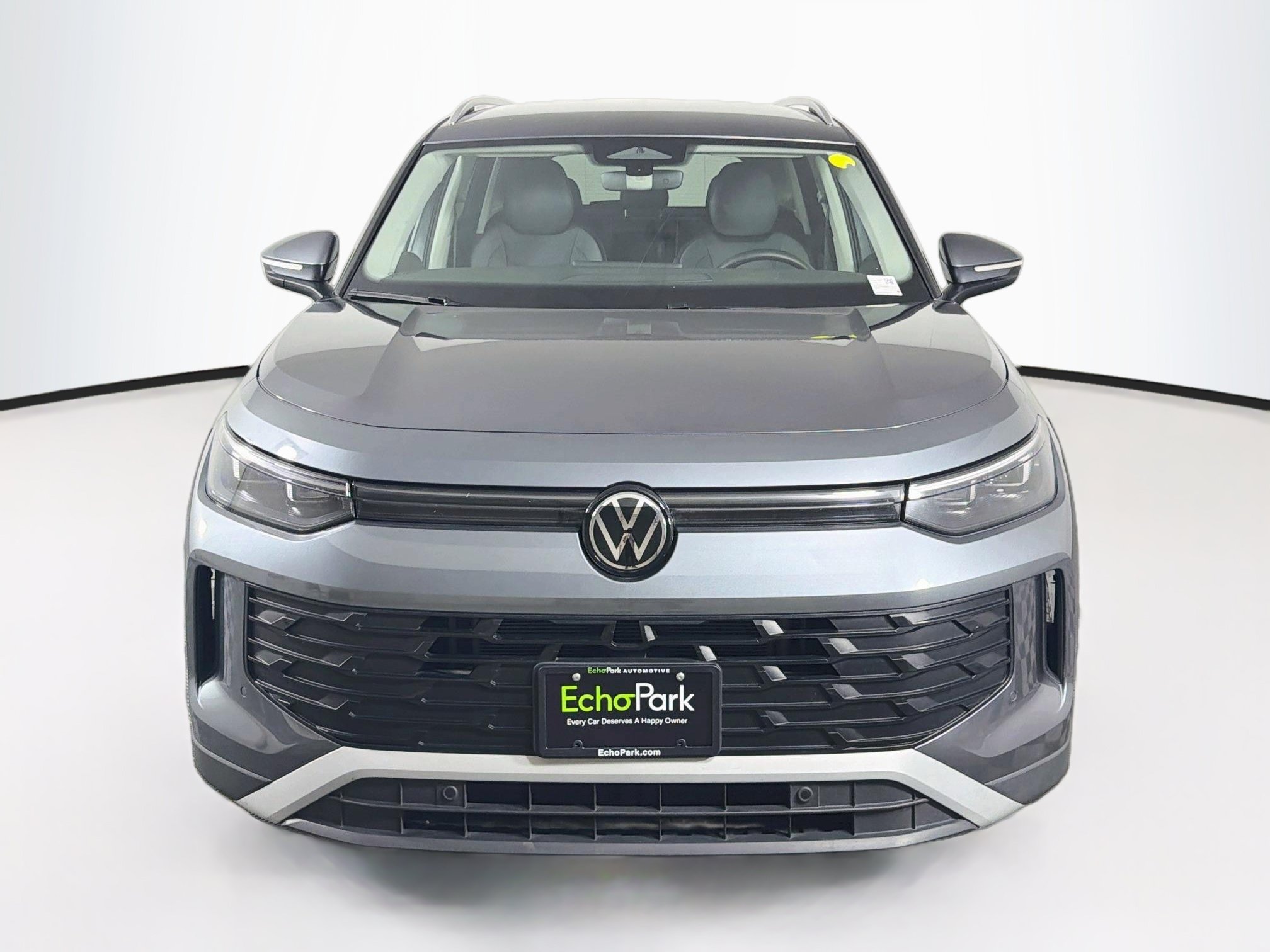 Used 2026 Volkswagen Tiguan SE AWD/4WD image 2