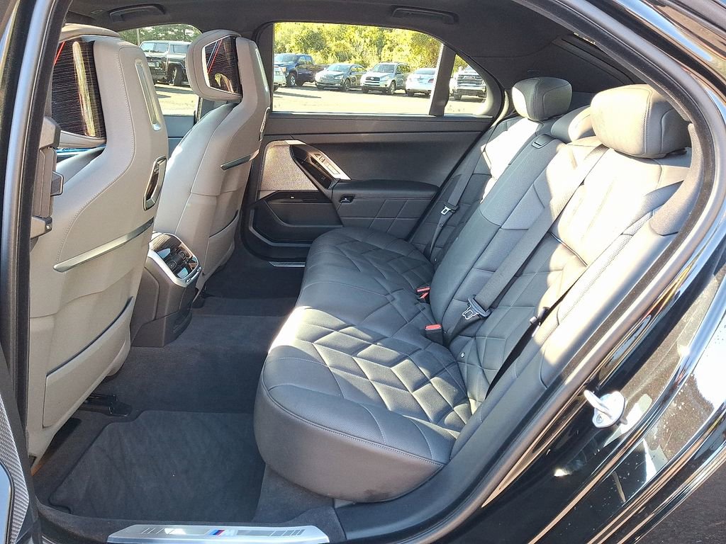 Used 2025 BMW 740i xDrive image 10